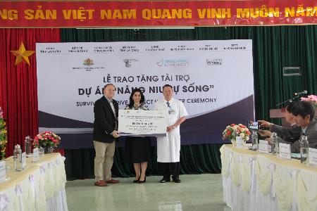Lễ trao tặng thiết bị chăm sóc trẻ sơ sinh thiết yếu cho Trung tâm Y tế huyện Sìn Hồ và huyện Nậm Nhùn tỉnh Lai Châu